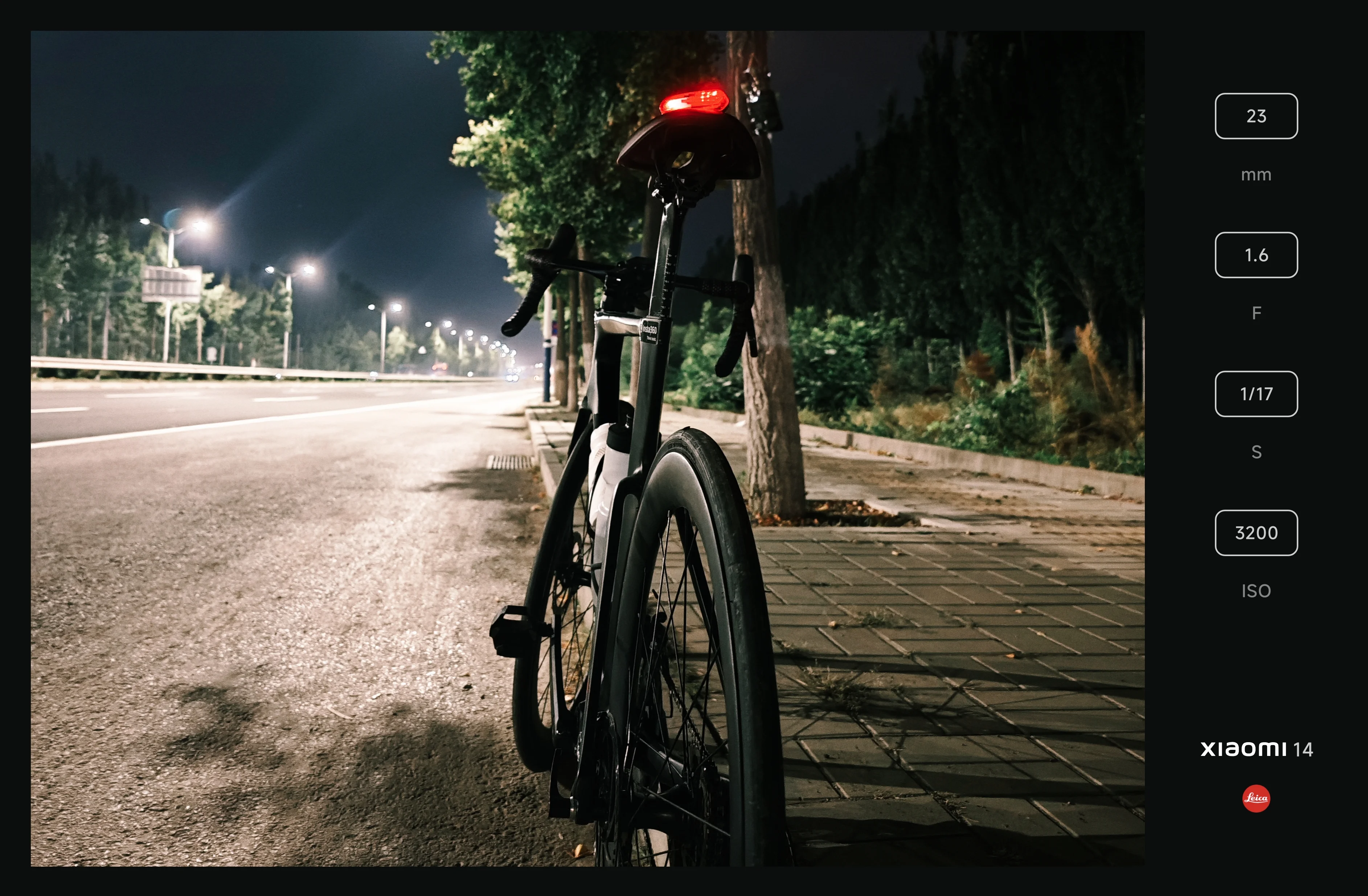 骑行途中意外扎胎，蹲在路边等待救援时随手拍的风景，意外发现还挺出片～